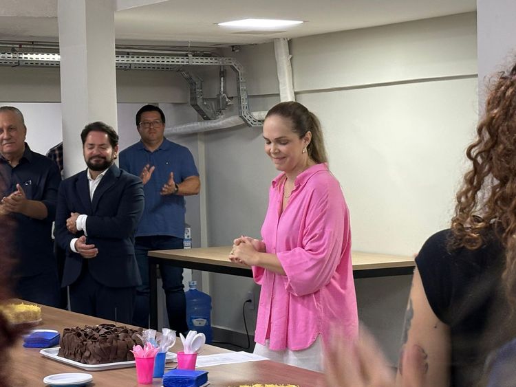 Comemoração de aniversariantes marca apresentação da nova secretária da Sedec