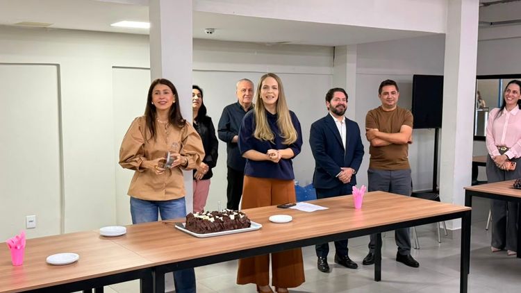 Sedec celebra aniversariantes e presta homenagem à secretária Eulália Oliveira